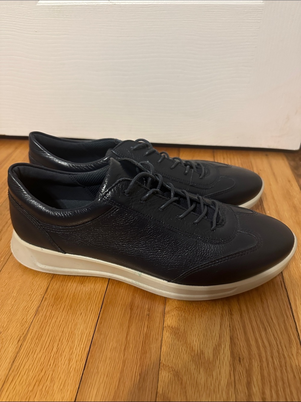 Ecco - Flexure Runner - Dark Navy Leather Sneakers with White Sole